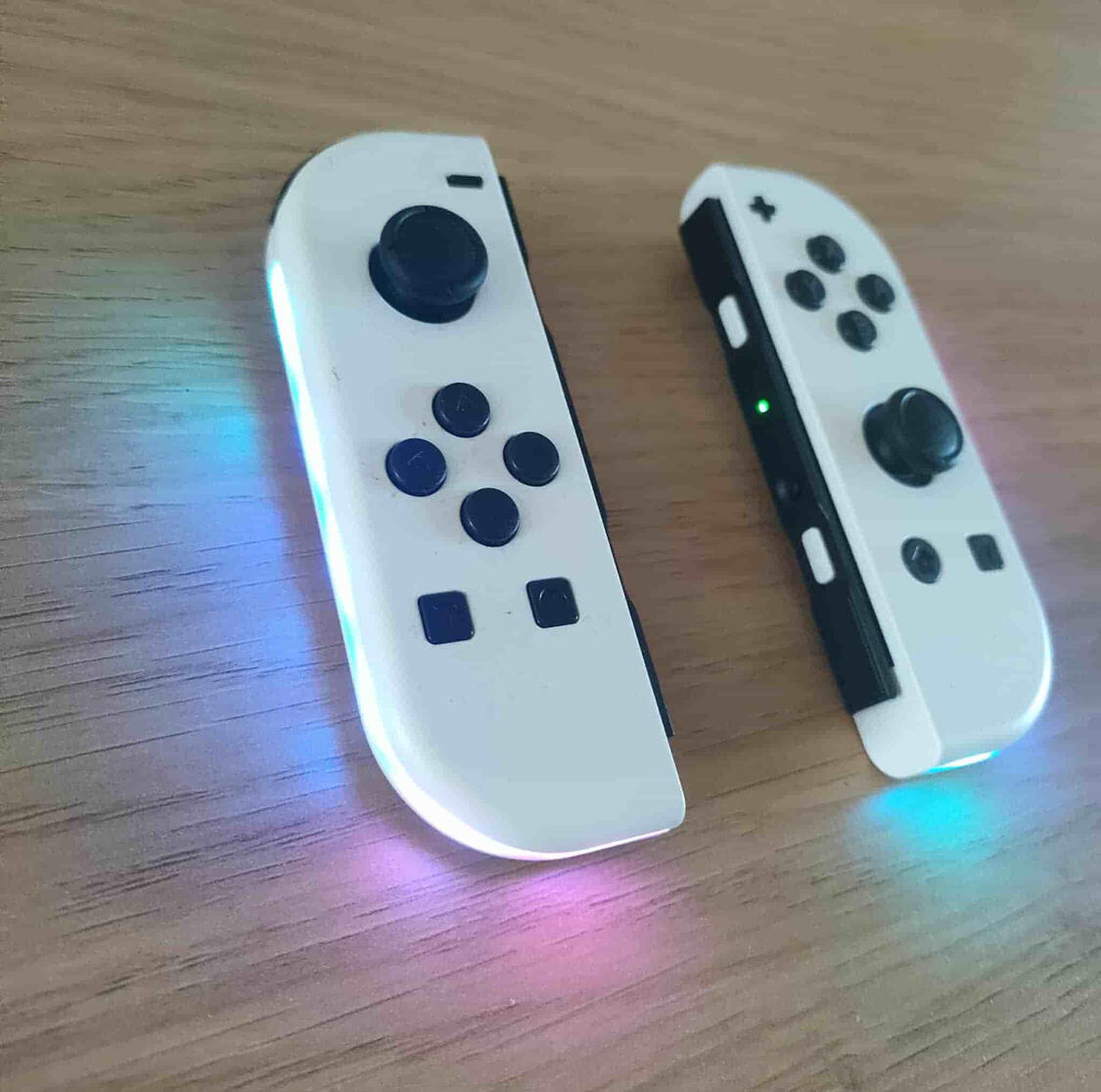 White Joy-Con controller - LED Custom Edition Custom white Joy-Con controller for Nintendo Switch with glowing LED background - stylish and vibratn design for gamers